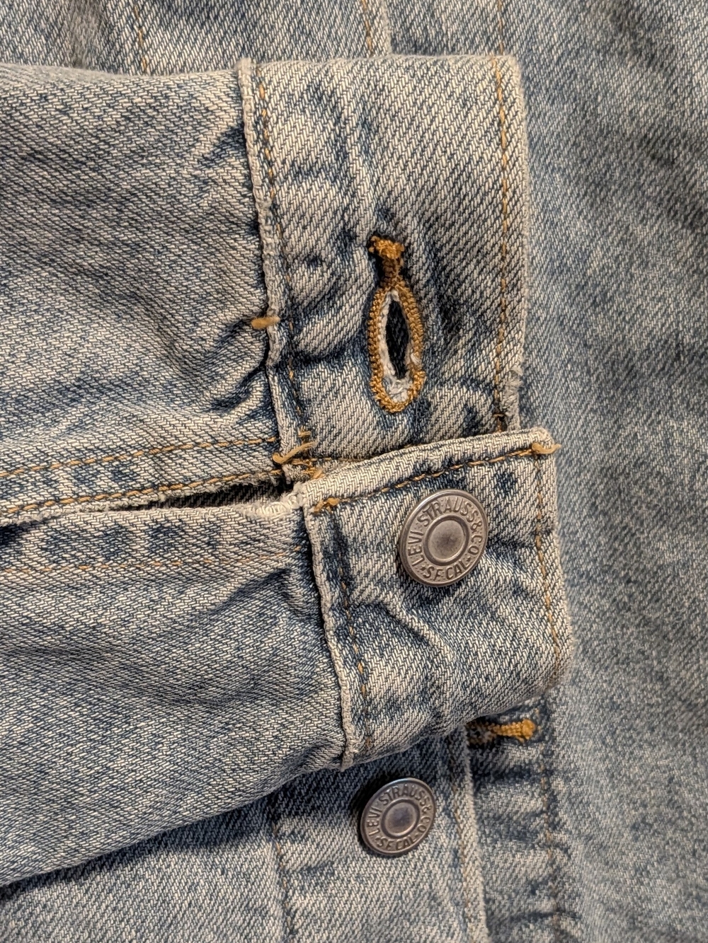 Levi's Women's L Classic Denim Jacket, Distressed - Picture 4 of 15